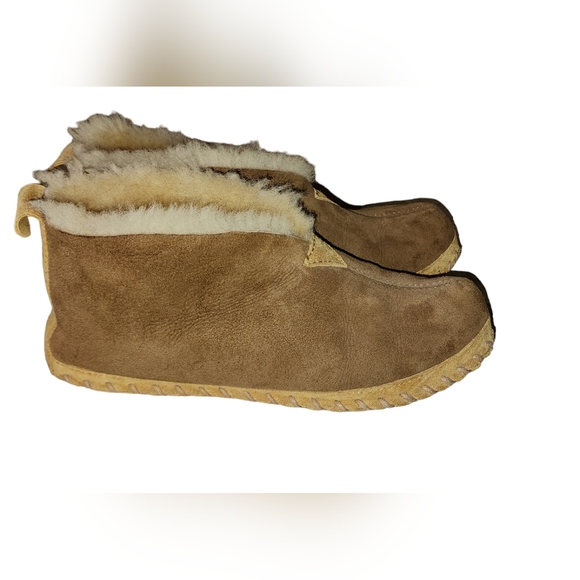 L.L. Bean Other - Vtg LL Bean WICKED GOOD Mocs Tan Suede Leather SHEARLING LODGE Chukka Slippers